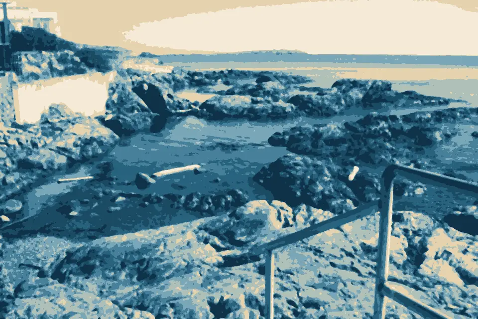 Gonzales Bay: Shoreline rocks. READ INFO IN PANORAMIO-COMMENTS - panoramio