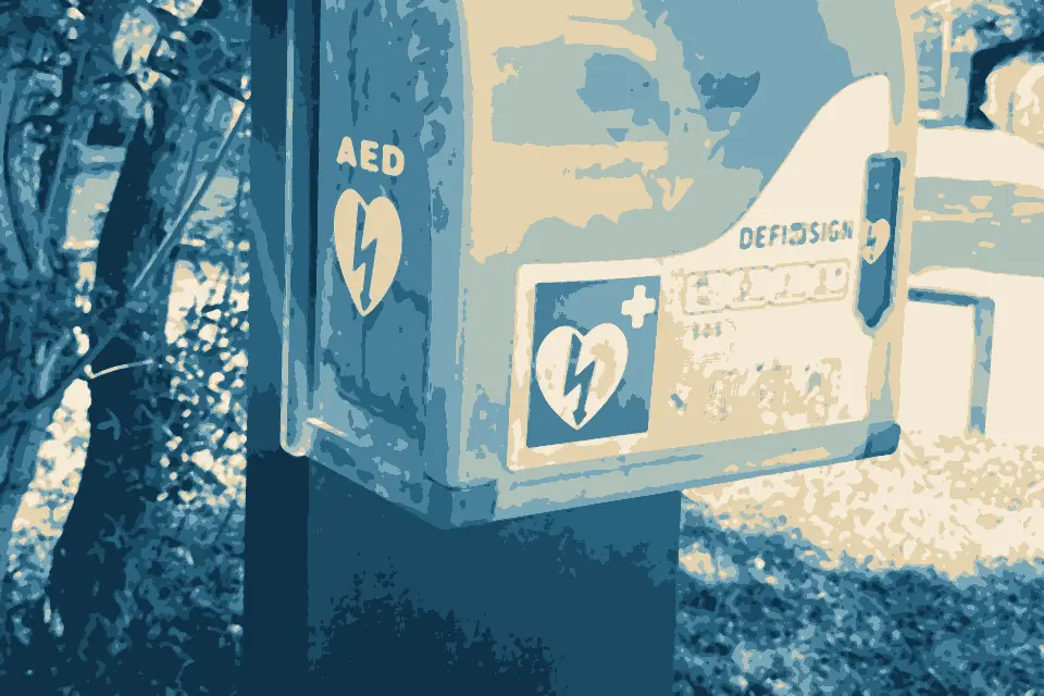 Spiaggia del Faro: Defibrillatore,Piazza Faro