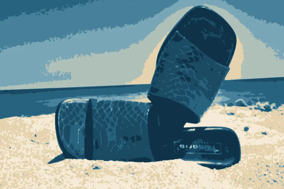 Spiaggia del Lido di Orrì: Rote Schuhe am Strand
